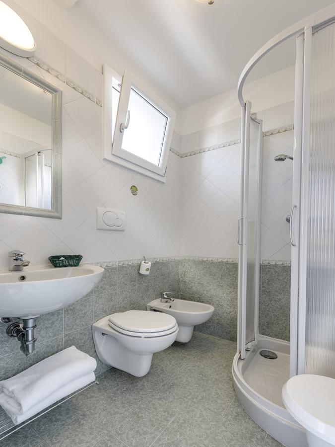 Hotel Azzurra Marina di Pietrasanta Dış mekan fotoğraf