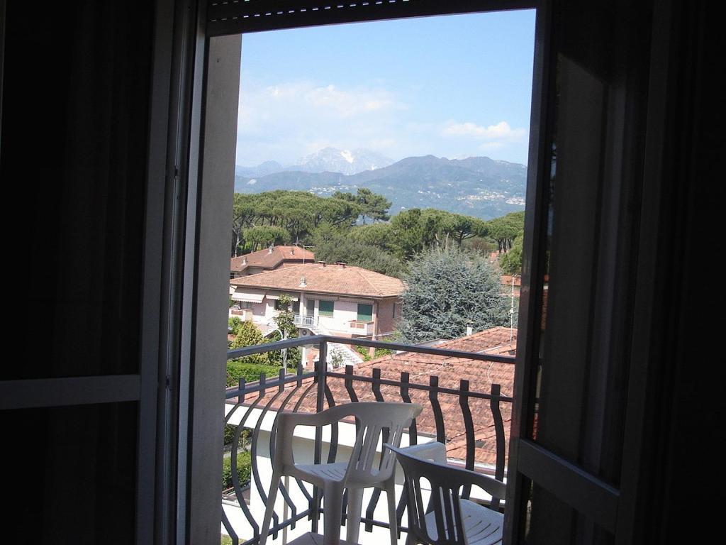 Hotel Azzurra Marina di Pietrasanta Dış mekan fotoğraf